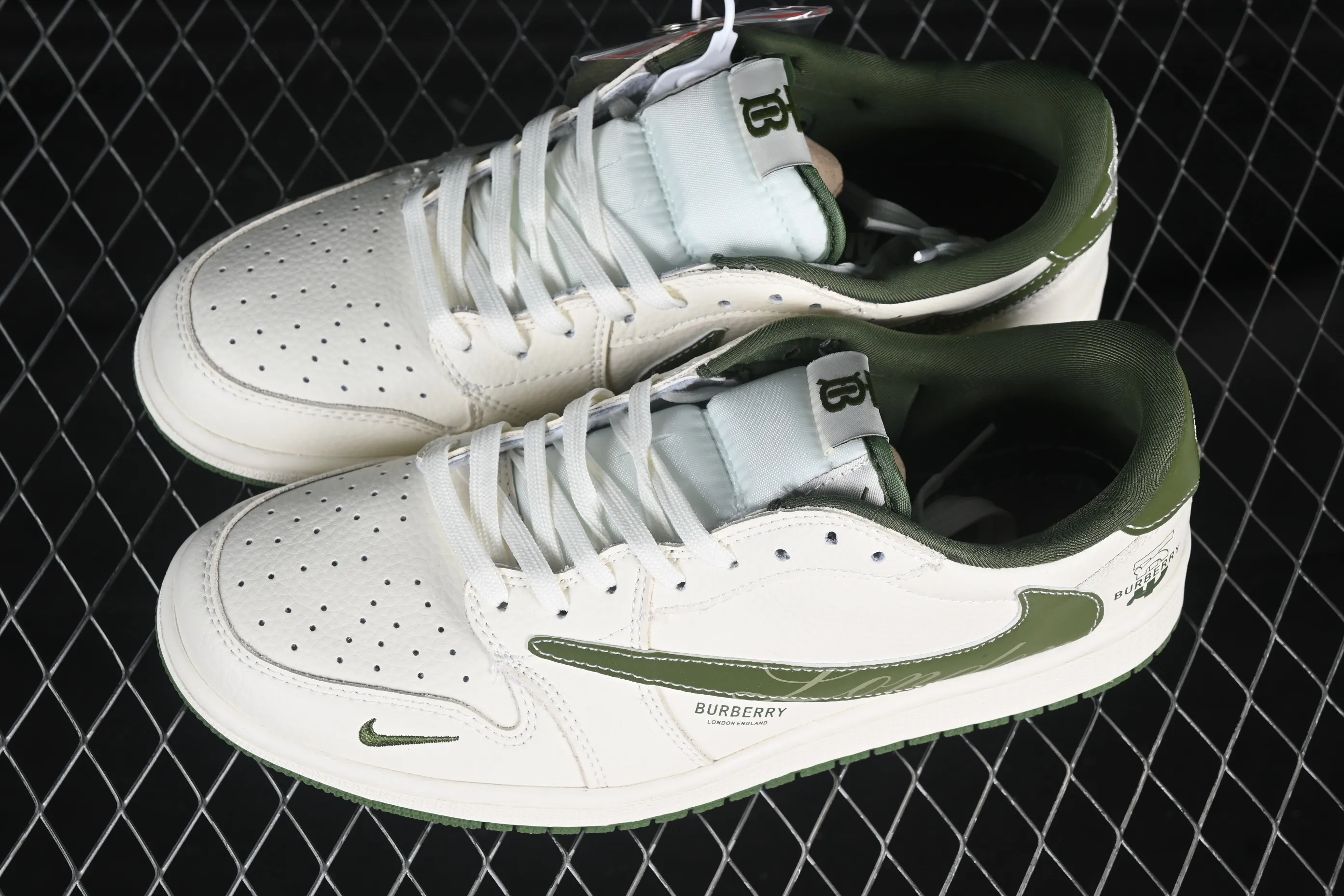 All categories Air Jordan Jordan series basketball shoes Air Jordan 1 Low High-end customized low-top sneakers Travis Scott x Fragment Design x Air Jordan 1 Low OG SP Joe 1 Burberry joint green English hook low-top cultural casual sneakers XS2024-034